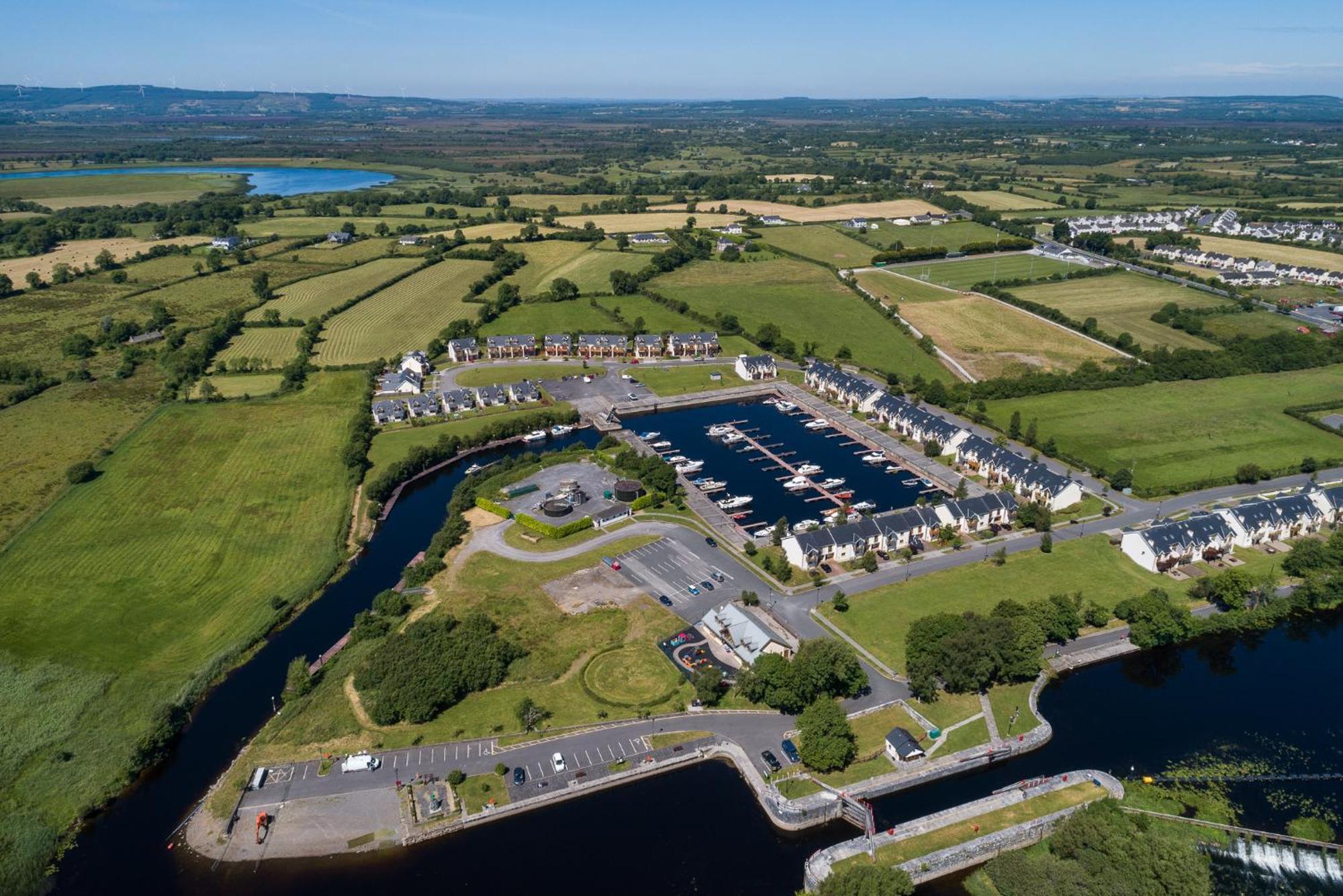 Shannonside - Stylish 5 Bed Marina Home & 40Ft Mooring Termonbarry Екстер'єр фото