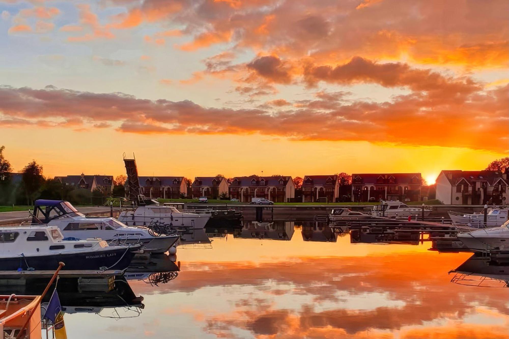 Shannonside - Stylish 5 Bed Marina Home & 40Ft Mooring Termonbarry Екстер'єр фото
