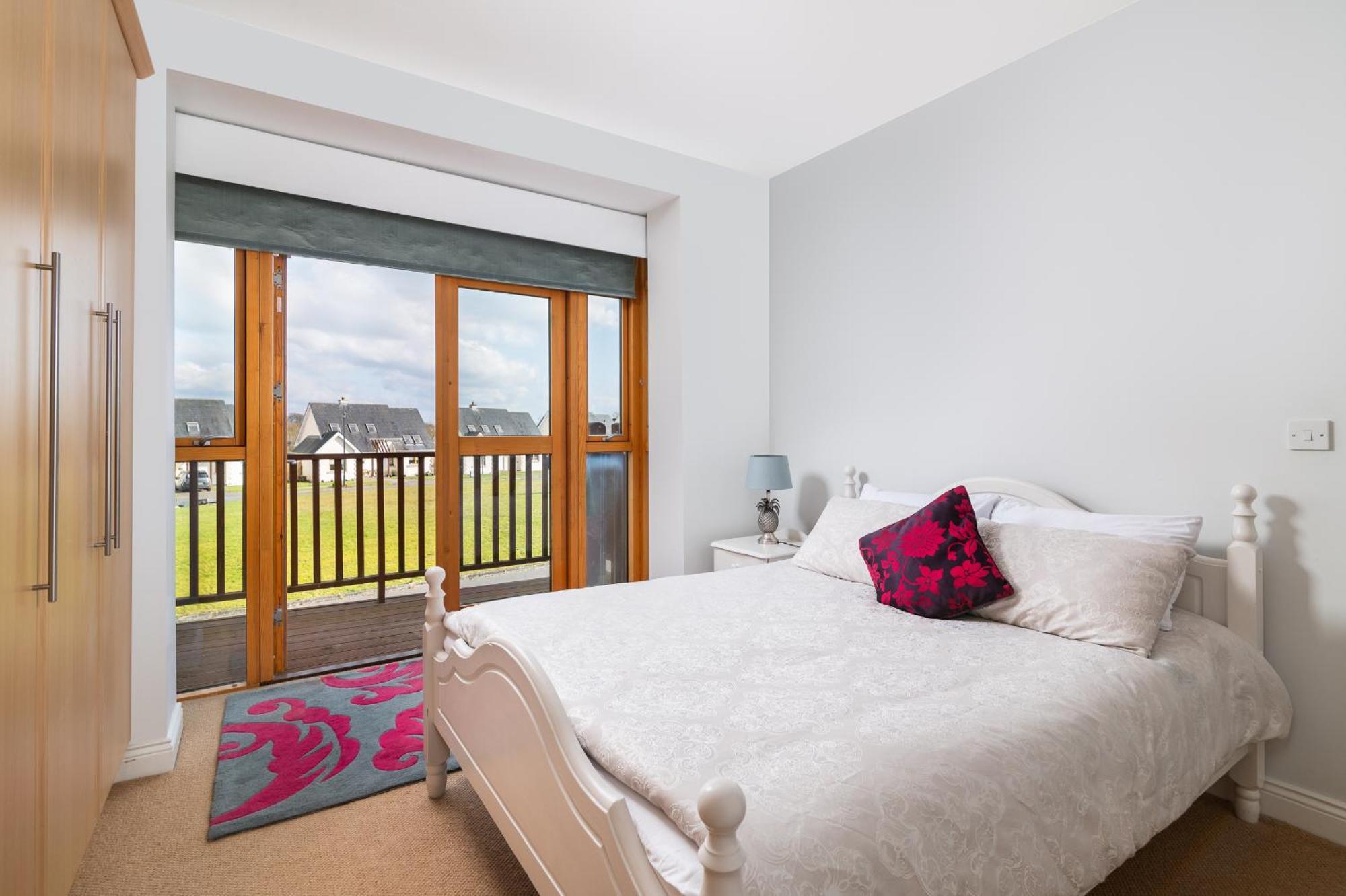 Shannonside - Stylish 5 Bed Marina Home & 40Ft Mooring Termonbarry Екстер'єр фото