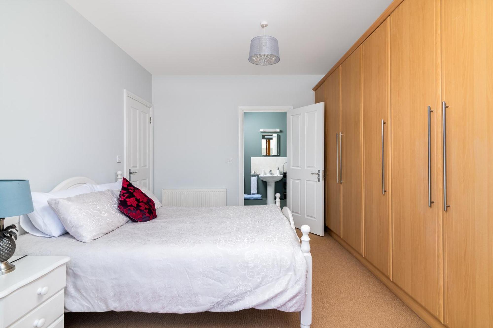 Shannonside - Stylish 5 Bed Marina Home & 40Ft Mooring Termonbarry Екстер'єр фото