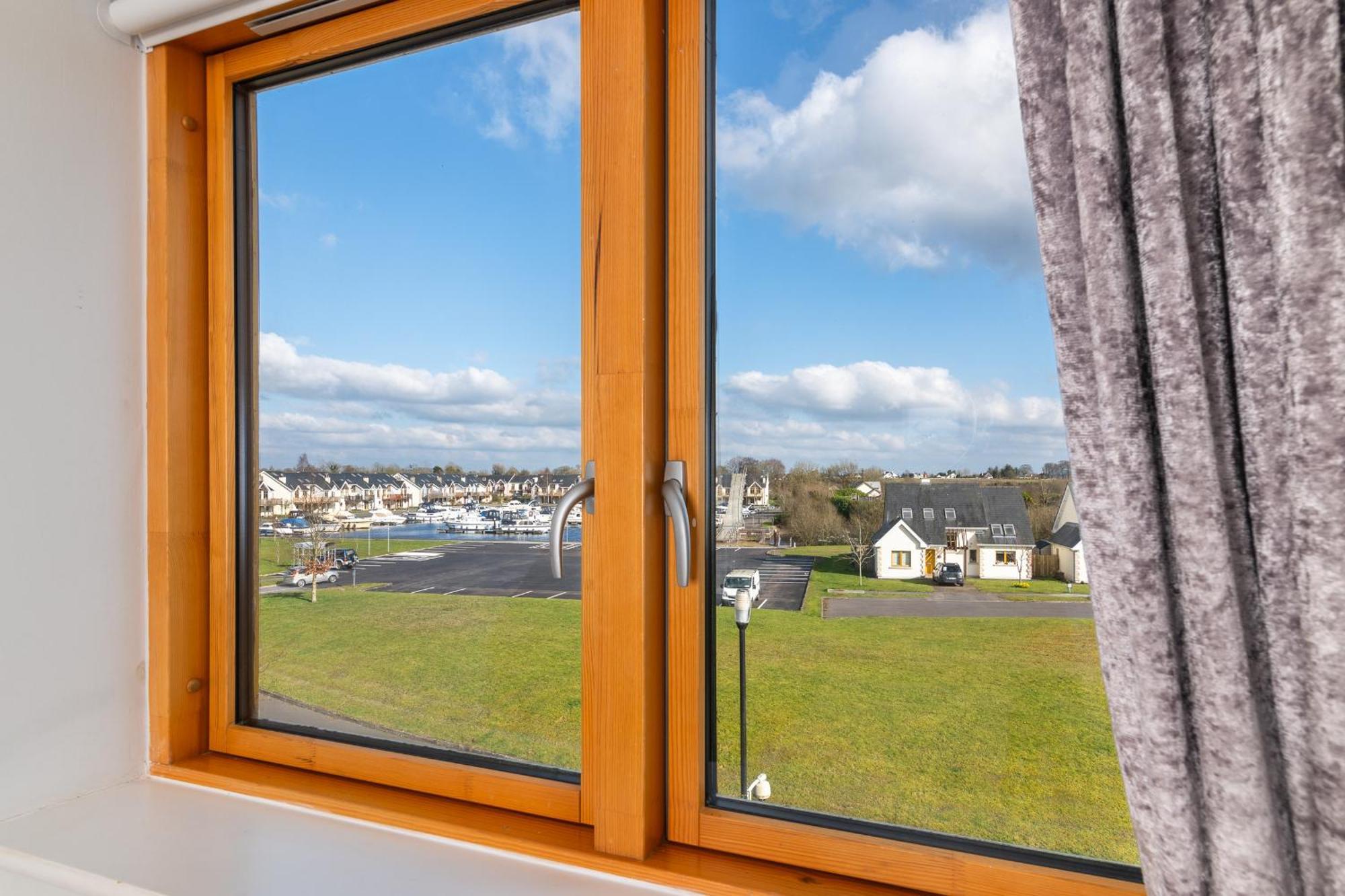 Shannonside - Stylish 5 Bed Marina Home & 40Ft Mooring Termonbarry Екстер'єр фото